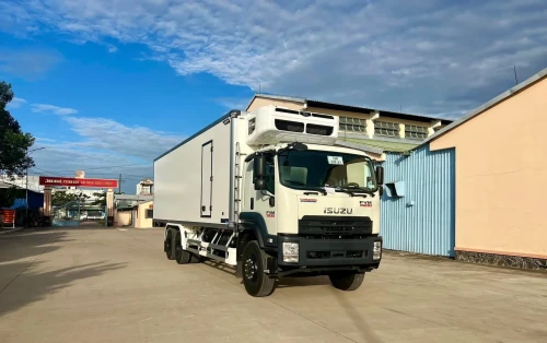 Isuzu FVM 1500 đông lạnh thùng Quyền F2